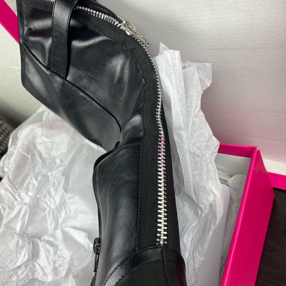 NIB Shoedazzle Georginna Buckled Flat Boot - Picture 10 of 13